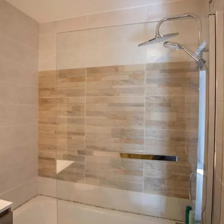 64 M2 Bright Well Decorated With Wifi Apartment