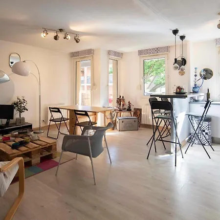 64 M2 Bright Well Decorated With Wifi Apartment